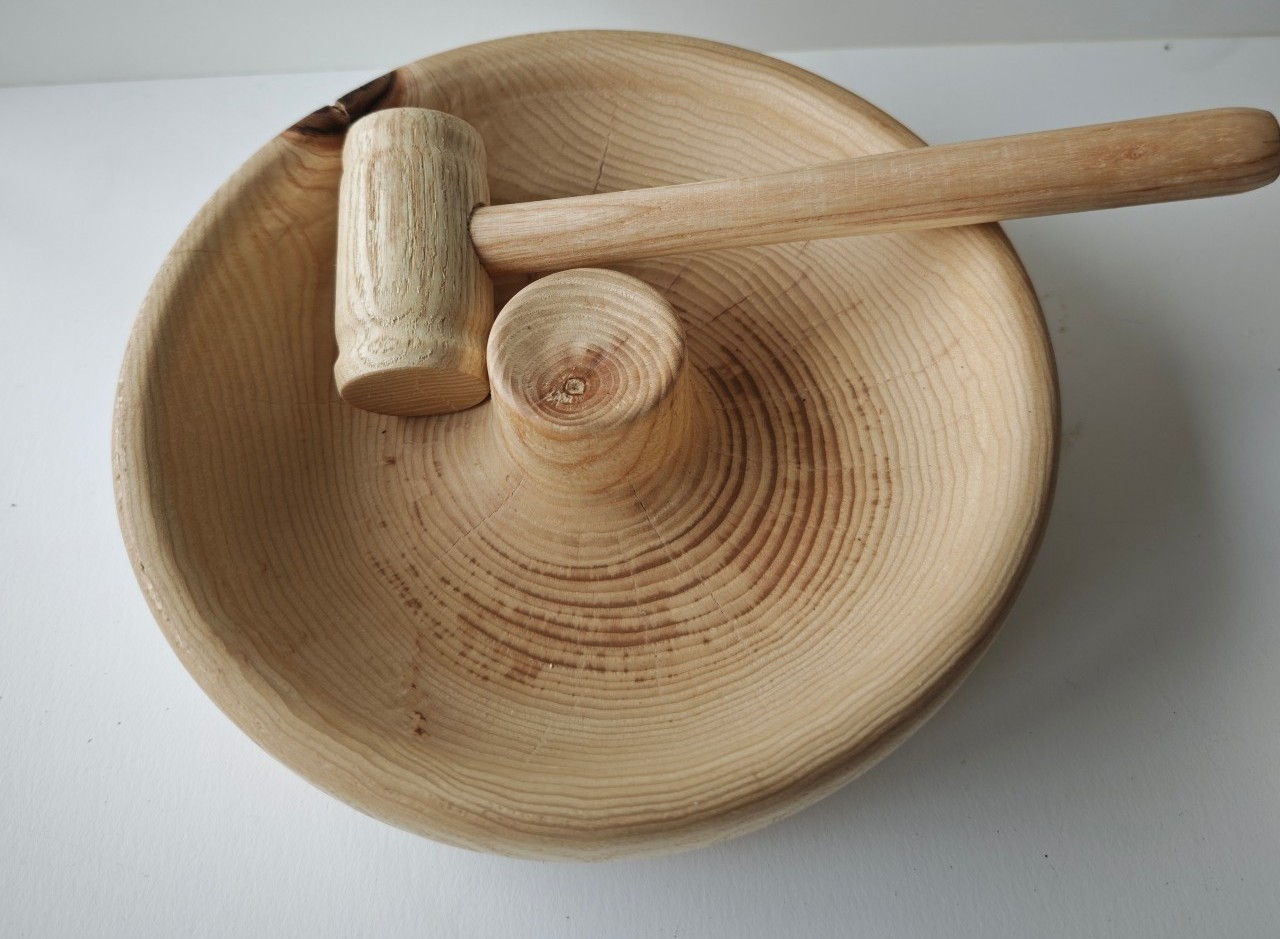 Nut shell 20cm diameter