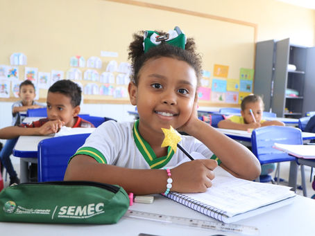 Prefeitura de Senador Canedo entrega uniformes para alunos da rede municipal