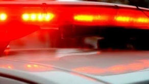 Marido arremessa mulher de carro em movimento e abandona filha