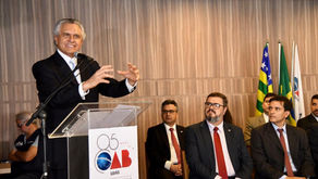 Caiado garante pagamento de advogados dativos.