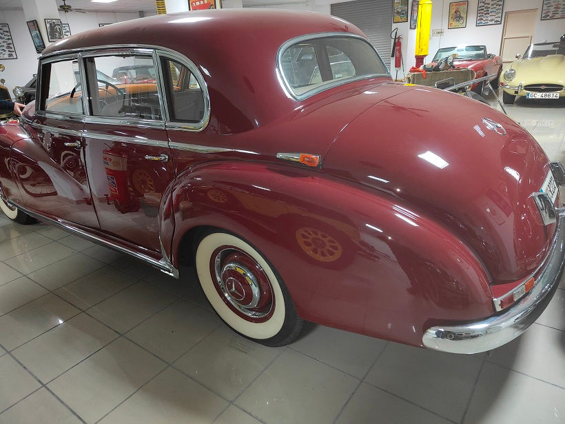 Миниатюра: MERCEDES 300 ADENAUER