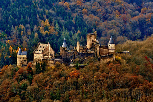 castle-bourscheid-gb2b45adaf_1920.jpg
