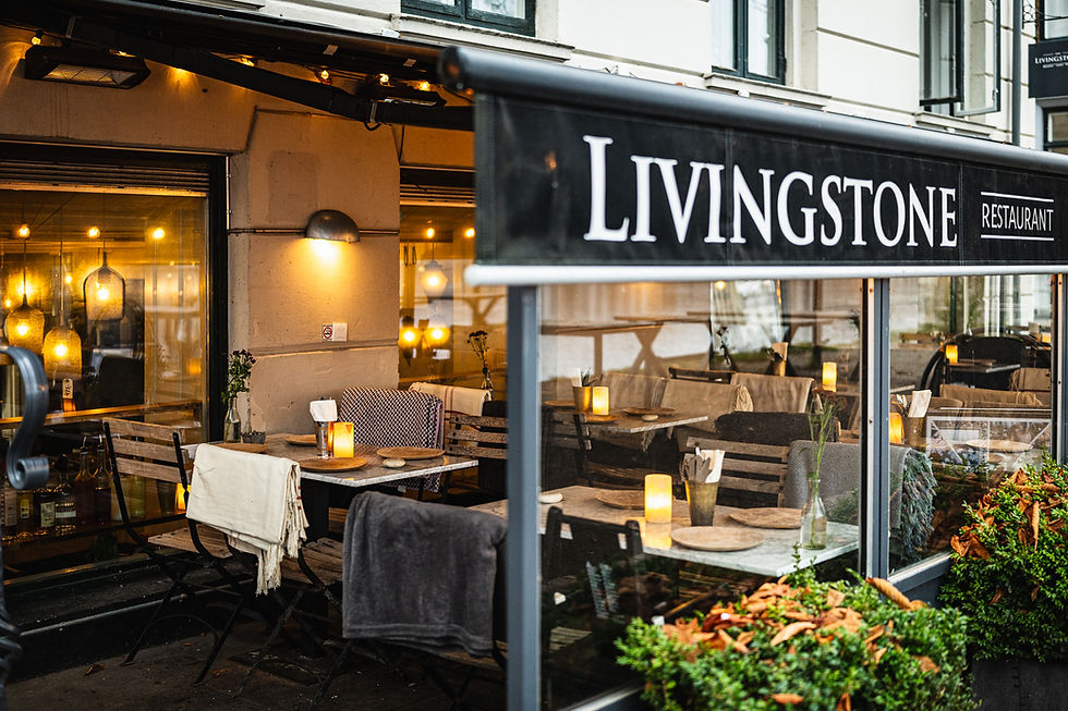 Oplyst og opvarmet udendørs siddeområde på Livingstone - lige i hjertet af København