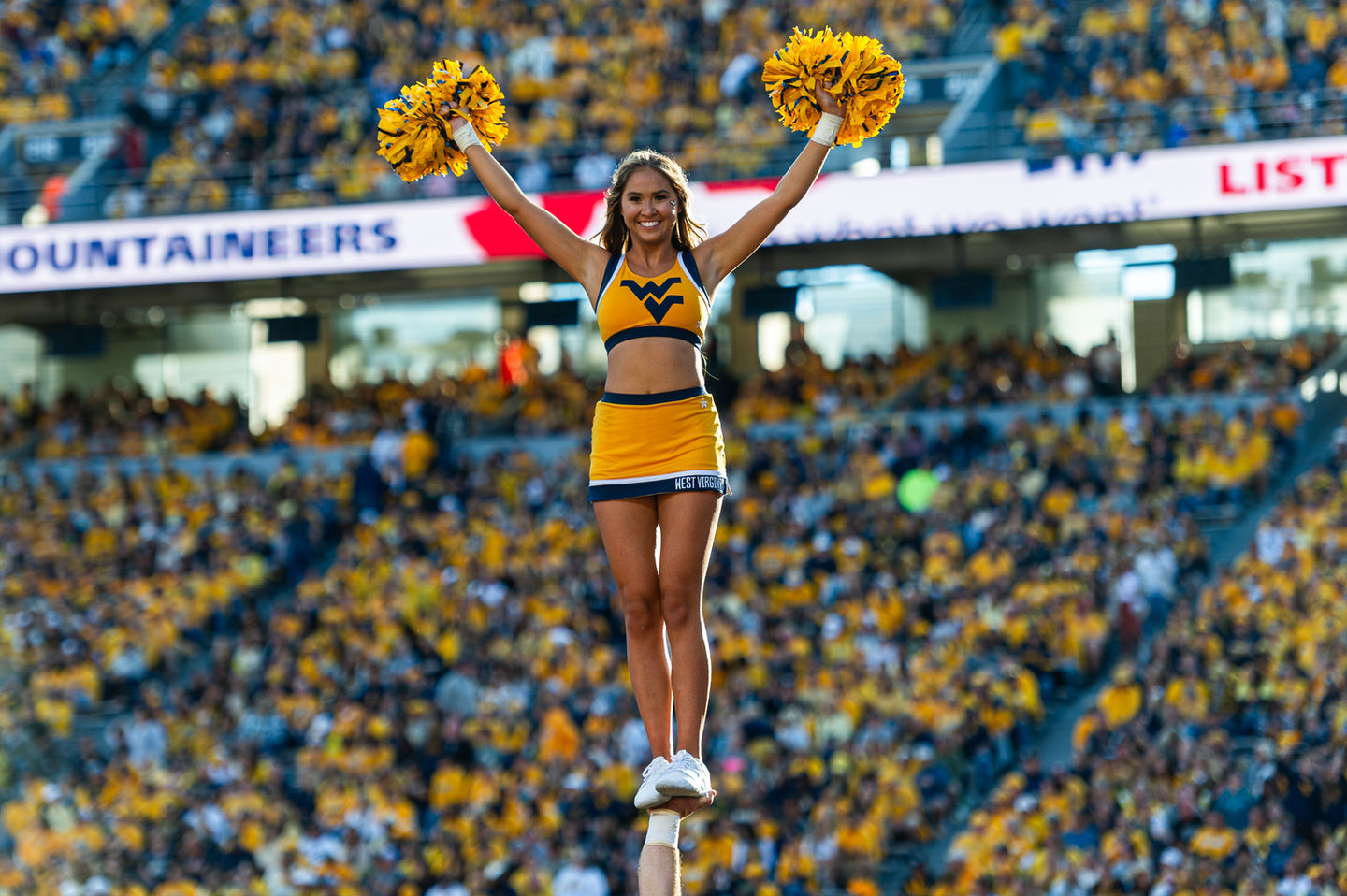 WVU vs Albany - Cheerleader