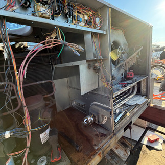 维修屋顶式中央空调热交换器