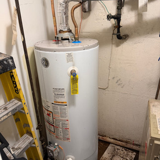 纽约贝赛旧的热水炉 漏水报废，重新安装一台40加仑热水炉 