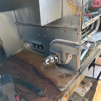 维修屋顶式中央空调热交换器