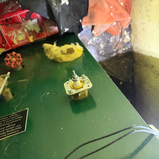 维修一台蒸汽式暖气炉 缺水保护坏 自动补水坏 