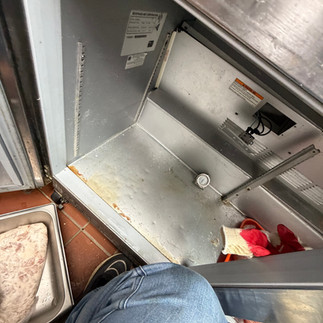 纽约维修一台餐馆抓码柜 控温器坏 温度太低 食物结冰 