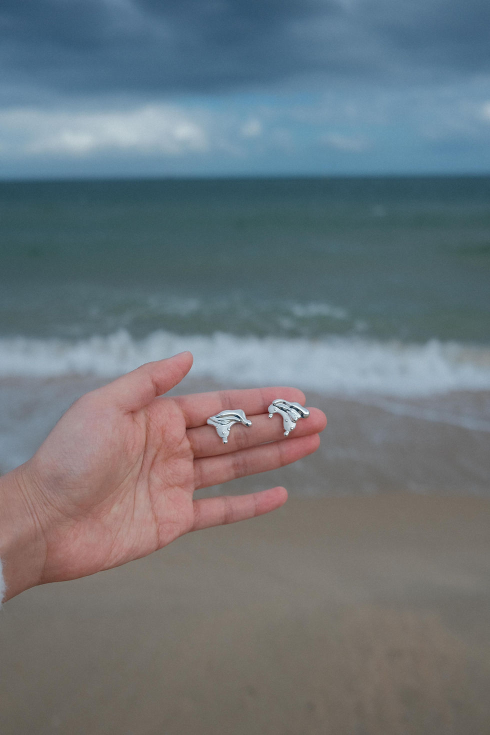Thumbnail: Glistening Earrings