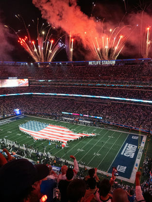 NFL Regular Season-Spiel mit Fans, Winterstimmung und Playoff-Atmosphäre