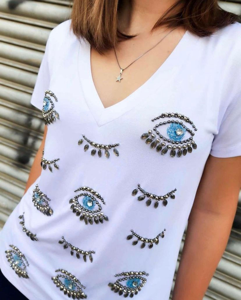 TSHIRT BORDADA A MÃO - OLHOS