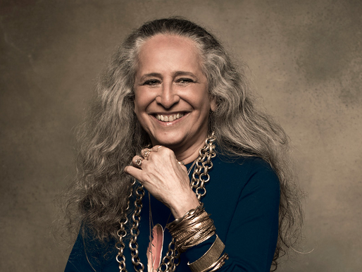 Maria Bethânia lança podcast falando sobre Clarice e Drummond