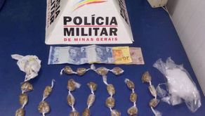 Homem tenta engolir 4 buchas de maconha e acaba preso
