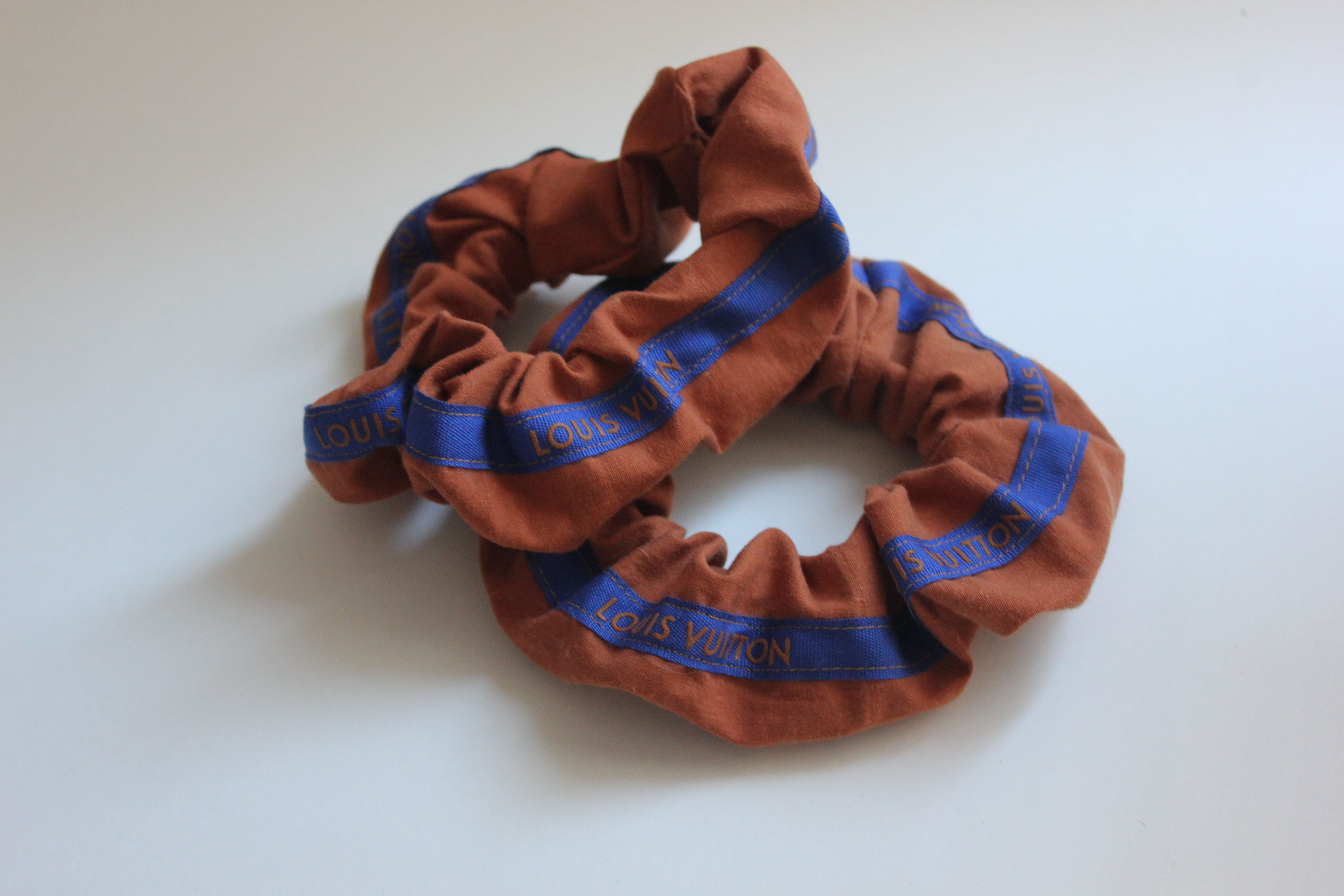 Chouchou upcyclé - Modèle LV rouille