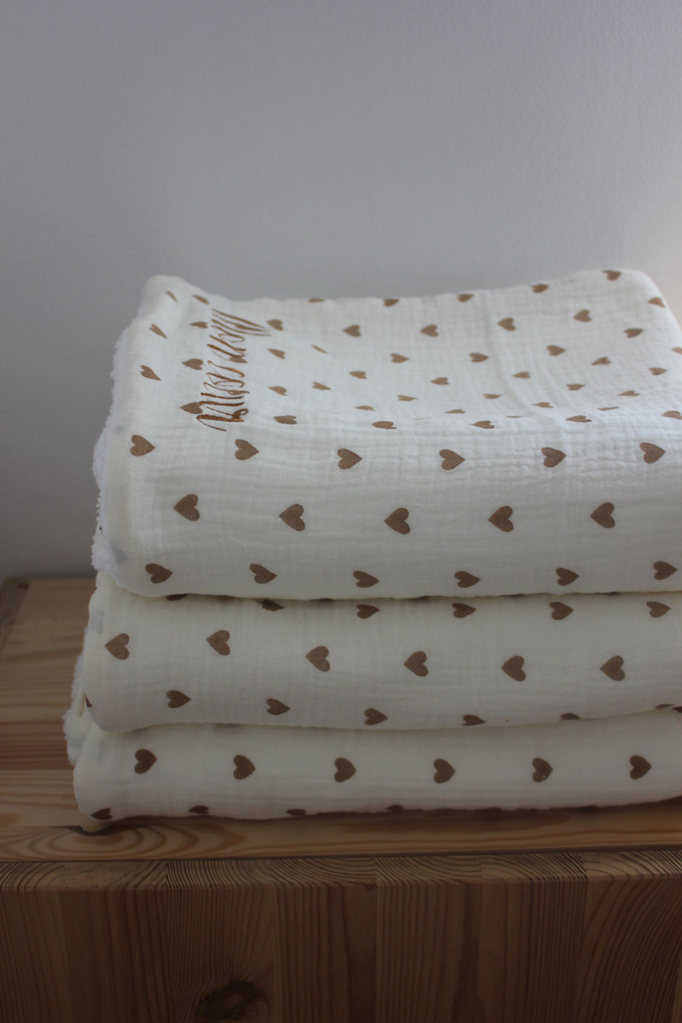 Miniature : Couverture COEURS pour bébé brodée avec son prénom