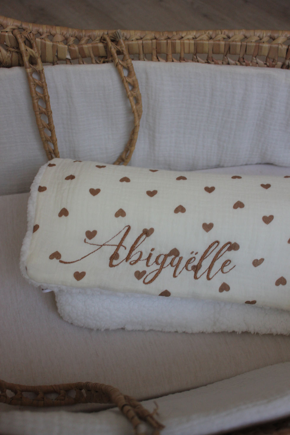Miniature : Couverture COEURS pour bébé brodée avec son prénom