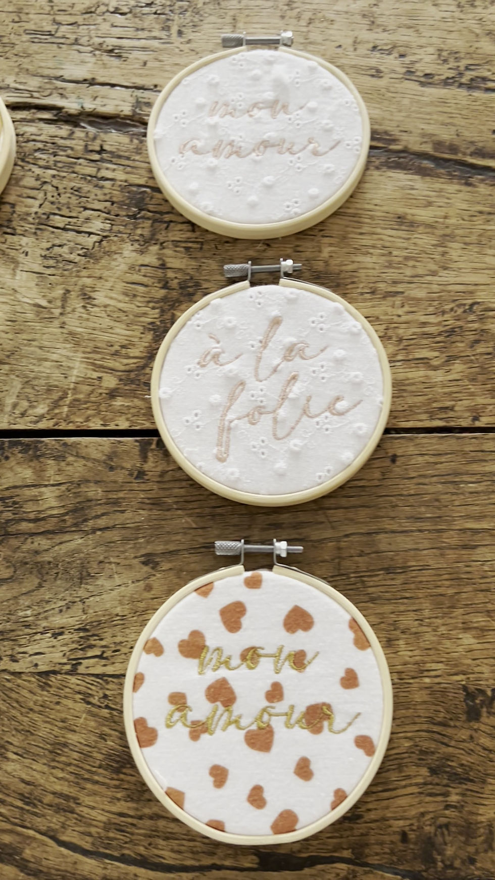 Miniature : Tambourins tissus colorés 10cm déjà brodés, non personnalisables
