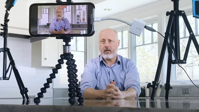 Quarantine Video - Kit for Smart
Smartphone Self-Service Filming