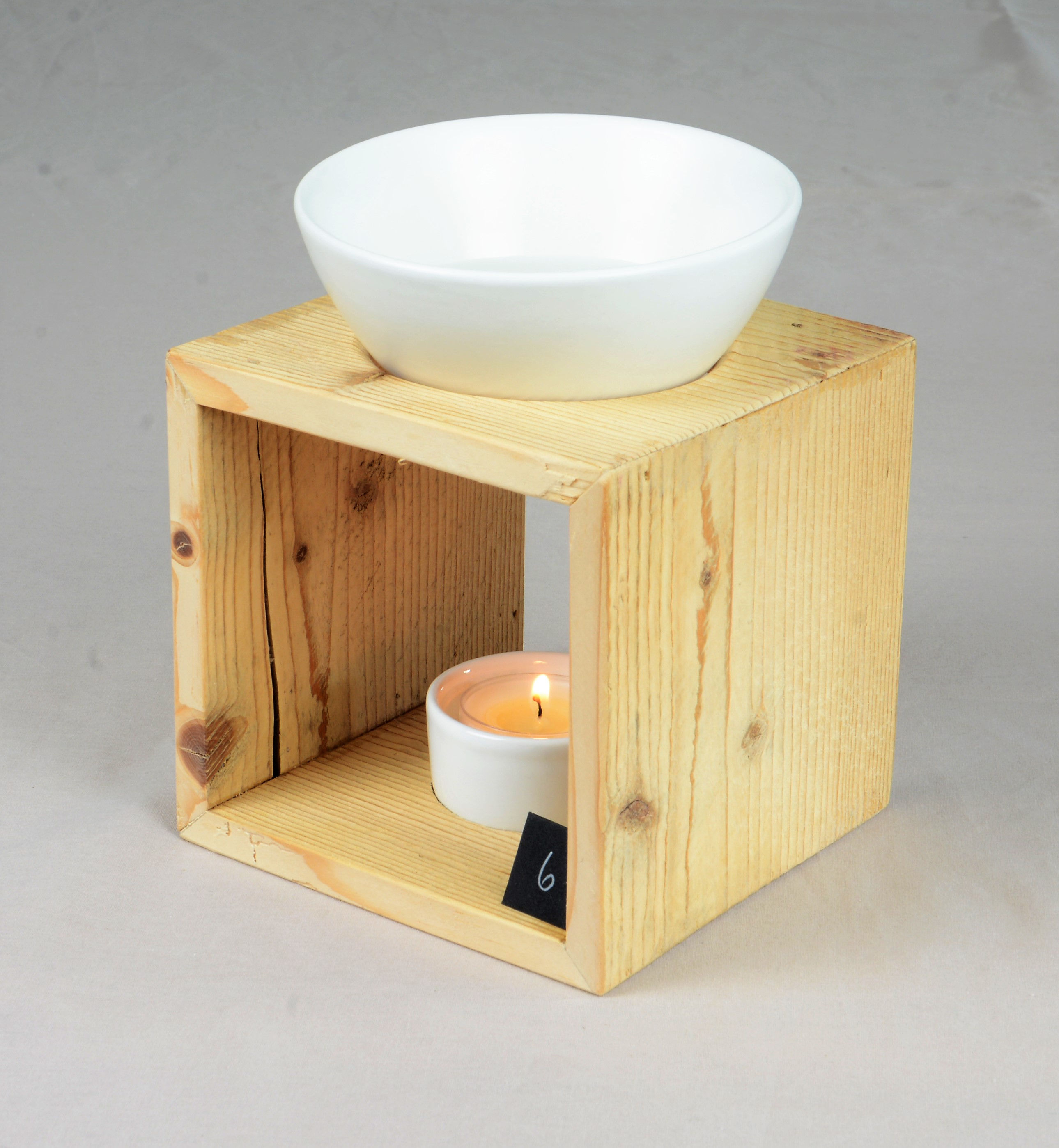 Duftlampe aus Altholz, nicht geschliffen