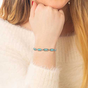 woman wearing medical id bracelet