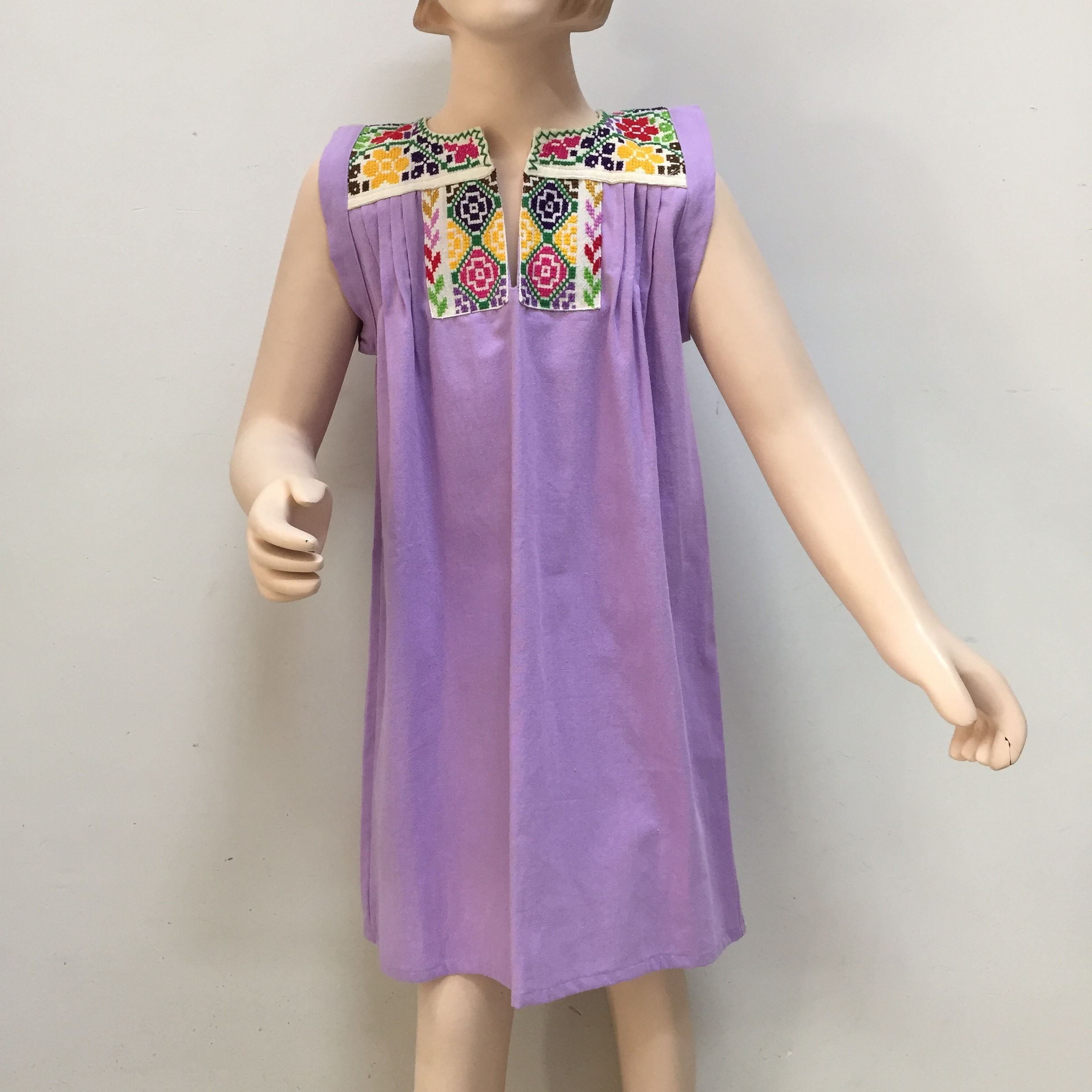 Vestido de niña alforzas