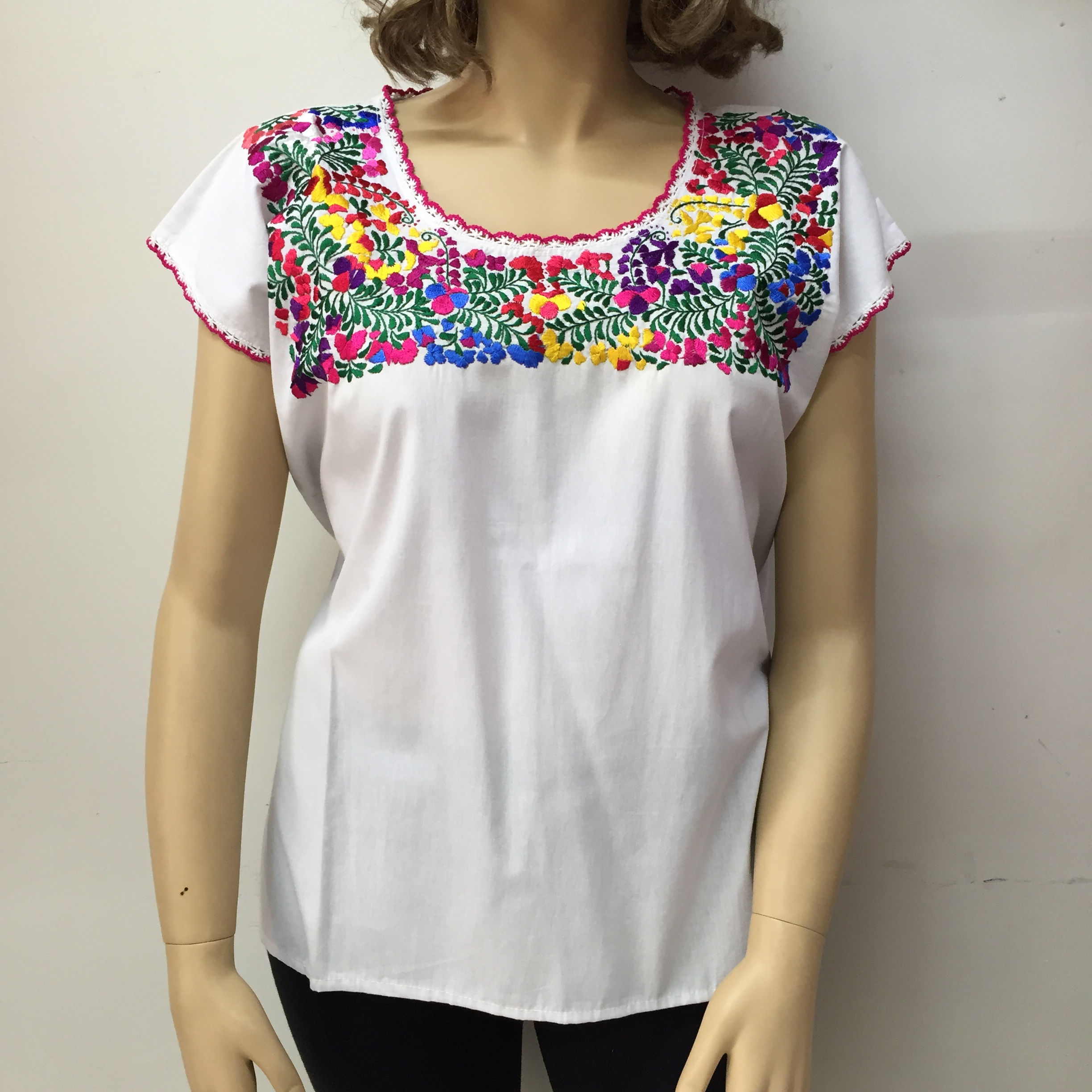 Blusa cuadrada bordada