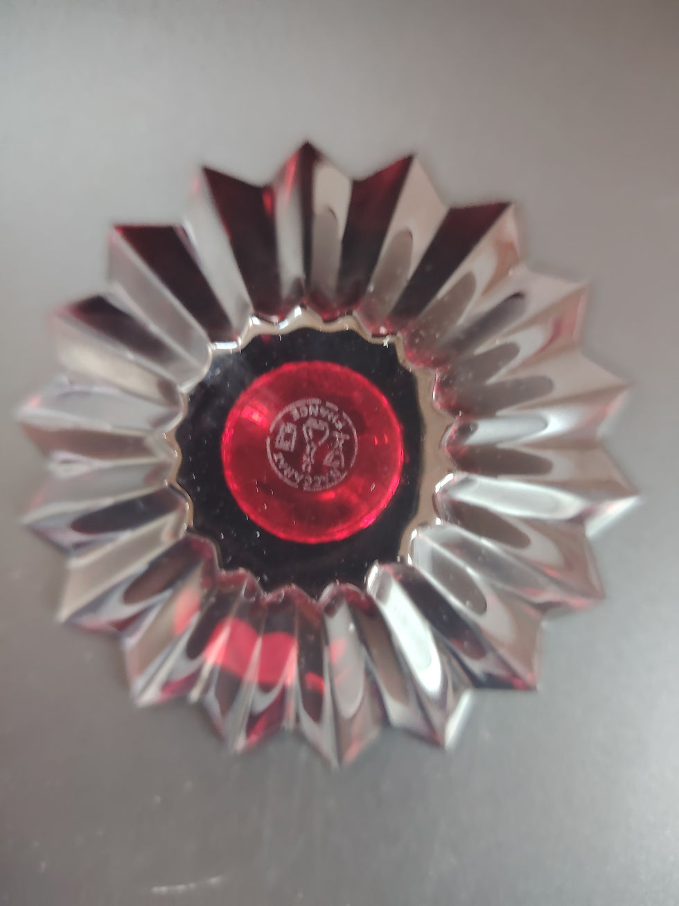 Thumbnail: Bougeoir rouge Véga Mathias en cristal de Baccarat