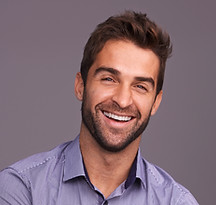Portrait d'un homme souriant