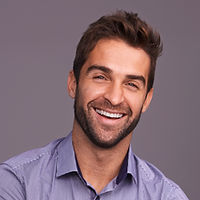 Portrait d'un homme souriant