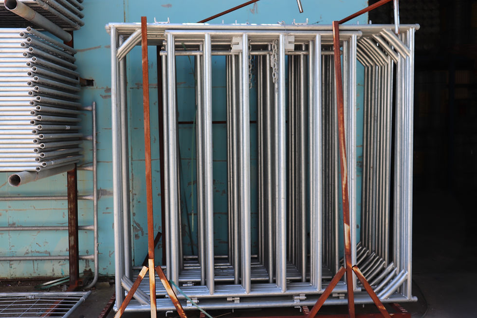 Cattle Yard Gates in Frames - Round pipe