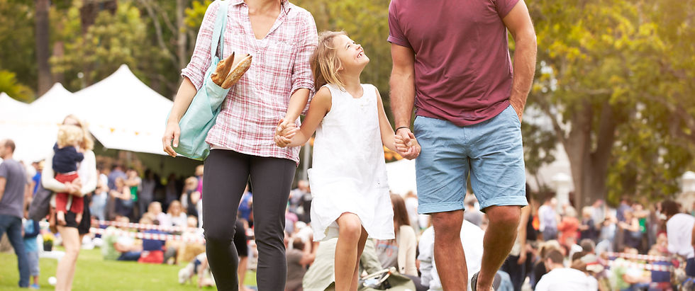 Famille à l'événement extérieur