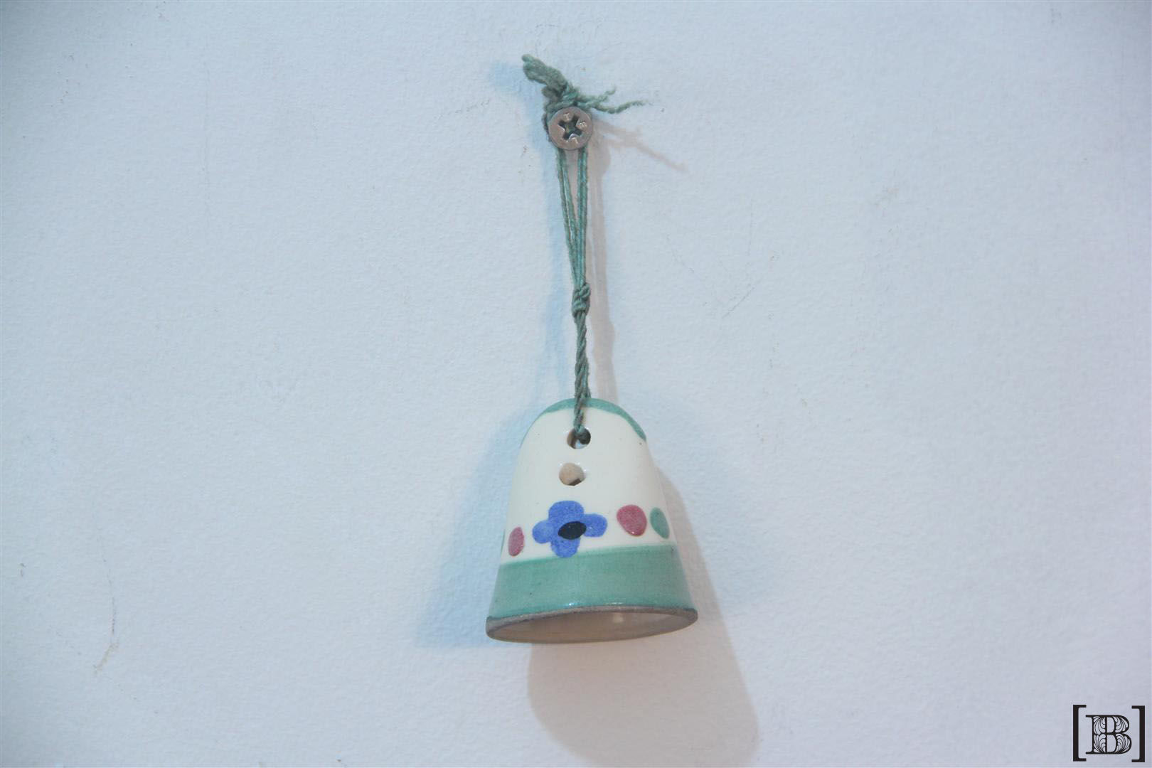 Campanita cerámica con borde verde