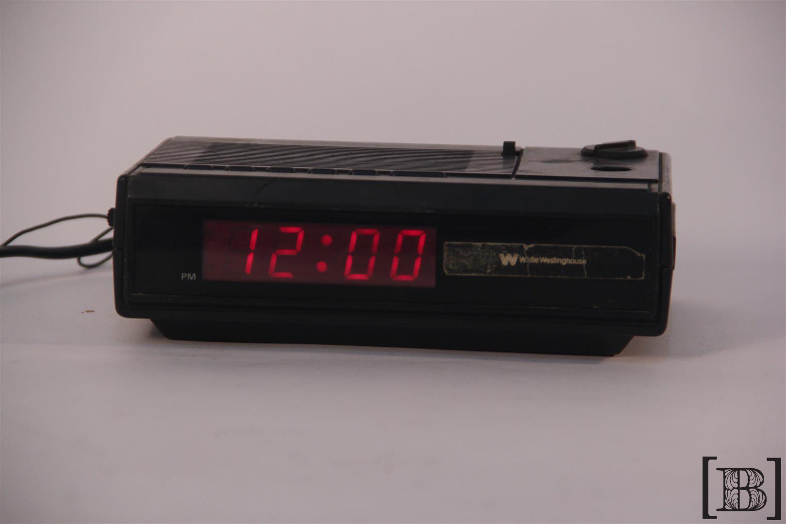 Reloj despertador digital negro Westinghouse