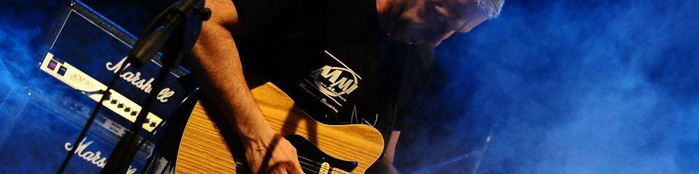 foto da mettere in fondo, dopo oltre la chitarra.jpg