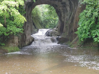 濃溝の滝・亀岩の洞窟