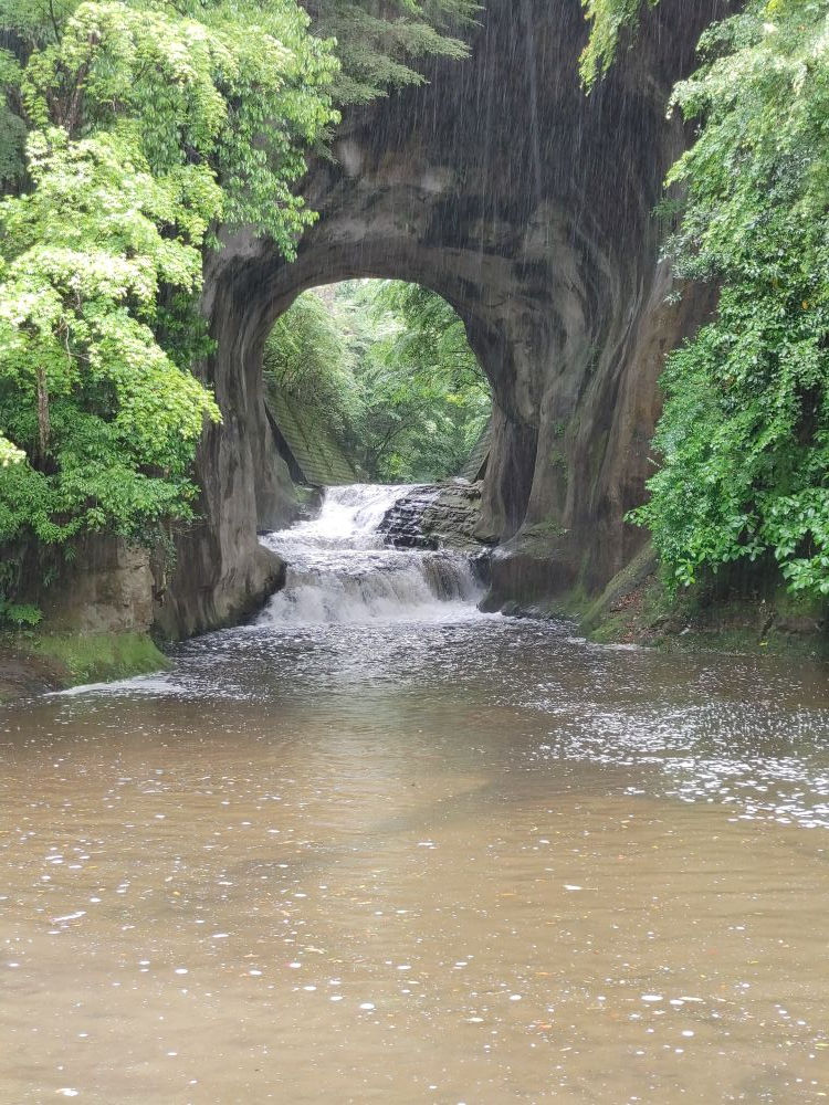 亀岩の洞窟