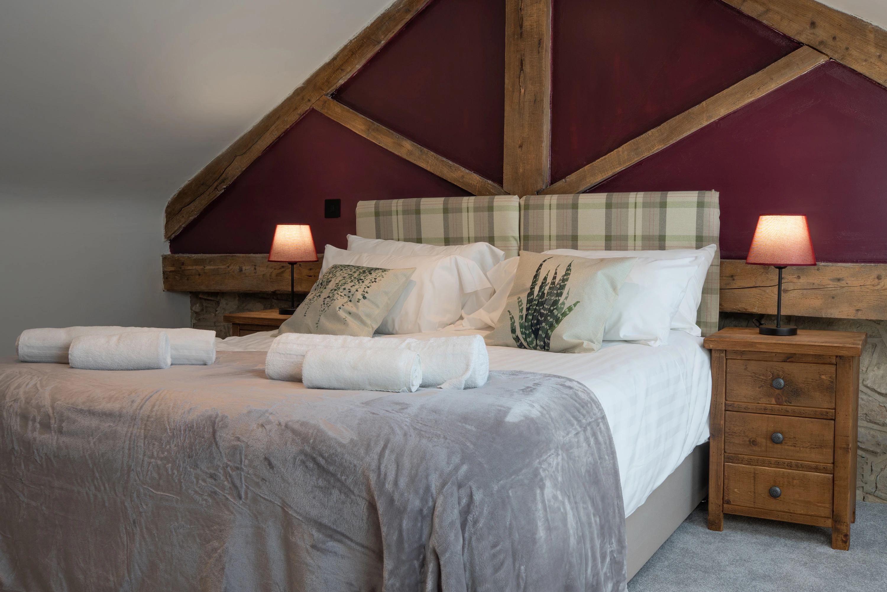 Summer - Bedroom 1 (4).webp