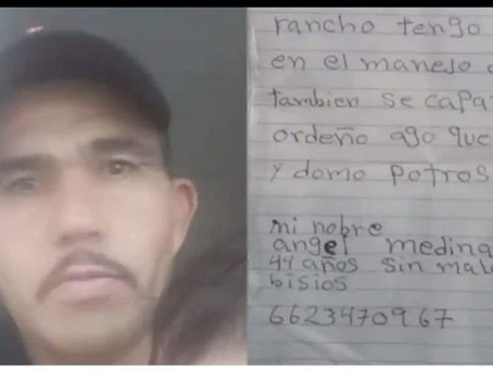 Hombre pega su currículum en varias postes en la ciudad de Hermosillo.