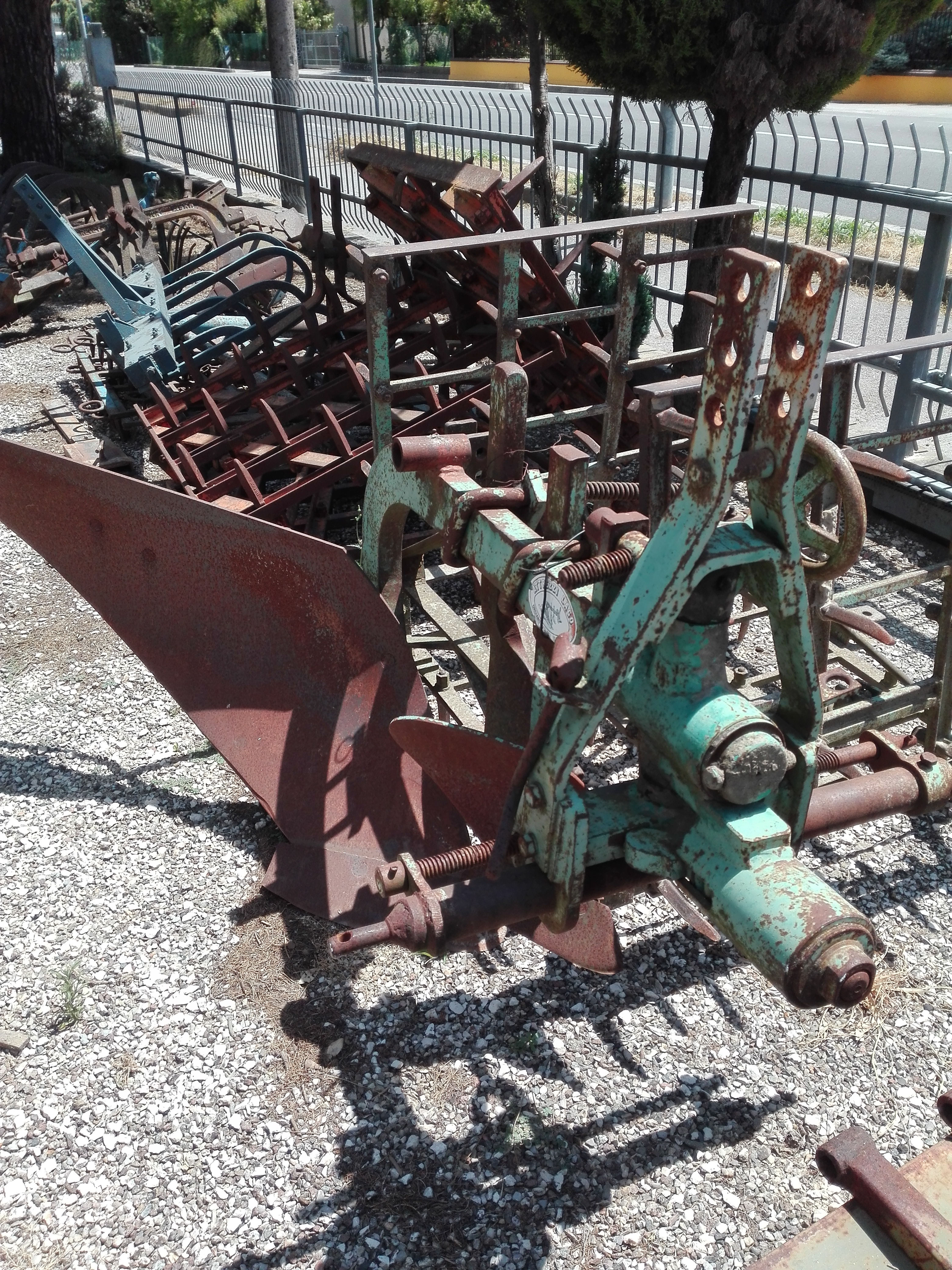 Aratro usato monovomere Lago per 50/60cv