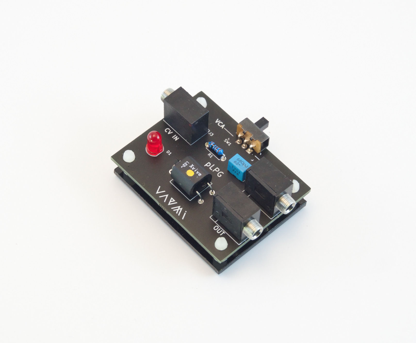 pLPG is a passive VCA and LPG module that can be used in analog synthesizers and Eurorack systems. This circuit functions as an amplifier for synthesizers and can be used not only to open and close an oscillator’s sound with an envelope but also to gate oscillators controlled by FM modulation or to gate any CV signal.