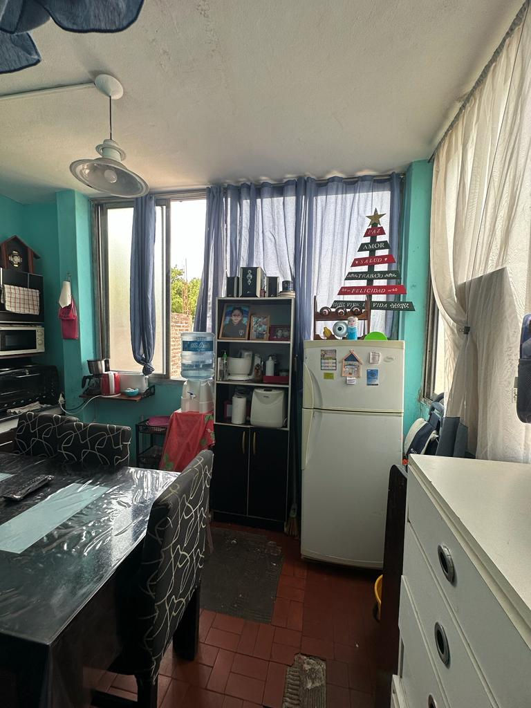 Miniatura: AVENIDA CASTAÑARES 6346, CASA MULTIFAMILIAR CON 2 LOCALES PB Y 1PH 3 AMB. Y 2 PH