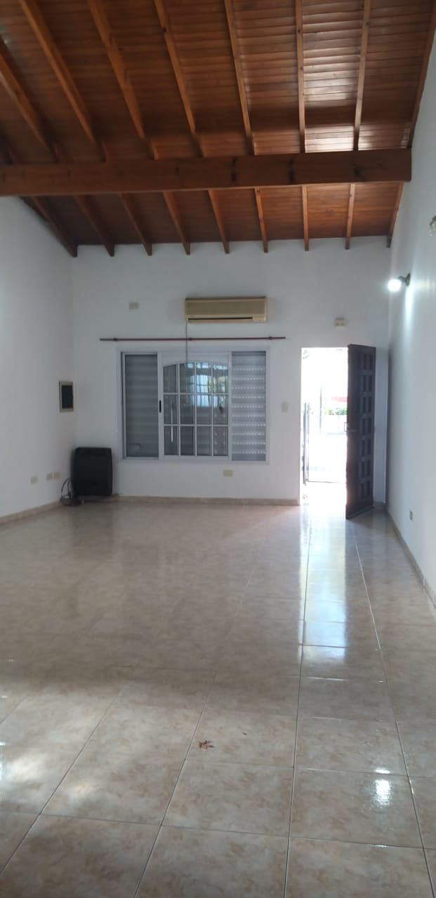 Miniatura: JOSE MANUEL ESTRADA 31 , PB,CASA 3 AMB. CON GARAJE Y PARQUE 80M2 APROX. BARRIO U