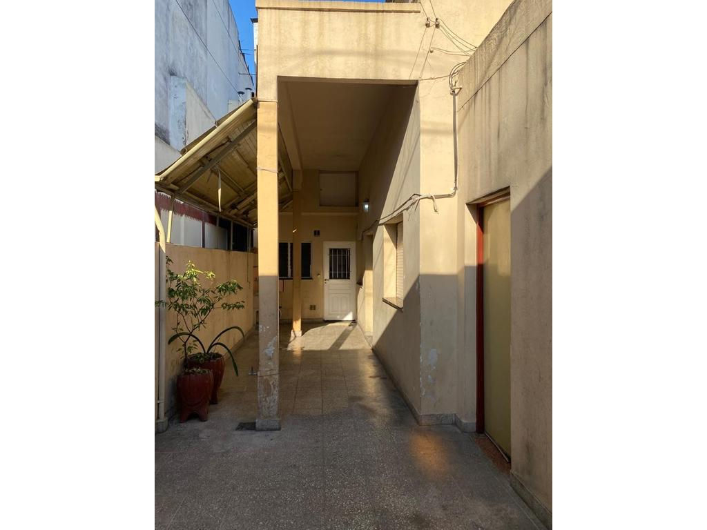 Manuel Artigas 6744 , PB,PH 3 AMB. CON PATIO AL FRENTE EN EXCELENTE ZONA GASTRON