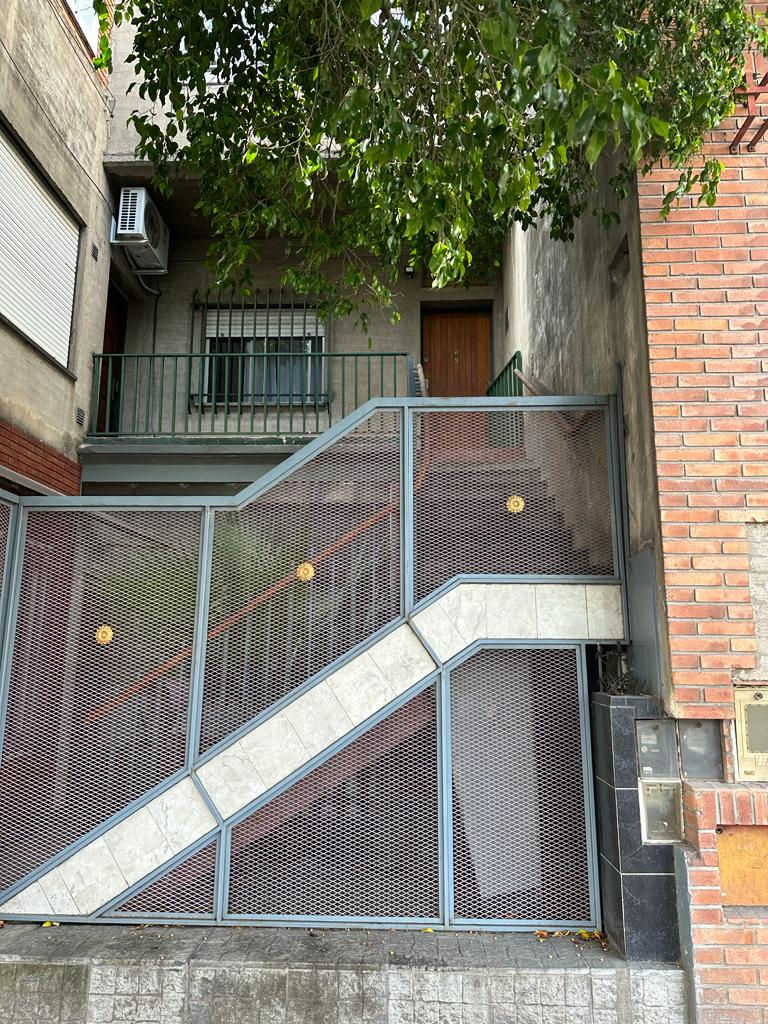 Miniatura: Tabare 6324 , 1°,PH 4 AMB. 1º PISO POR ESCALERA AL FRENTE