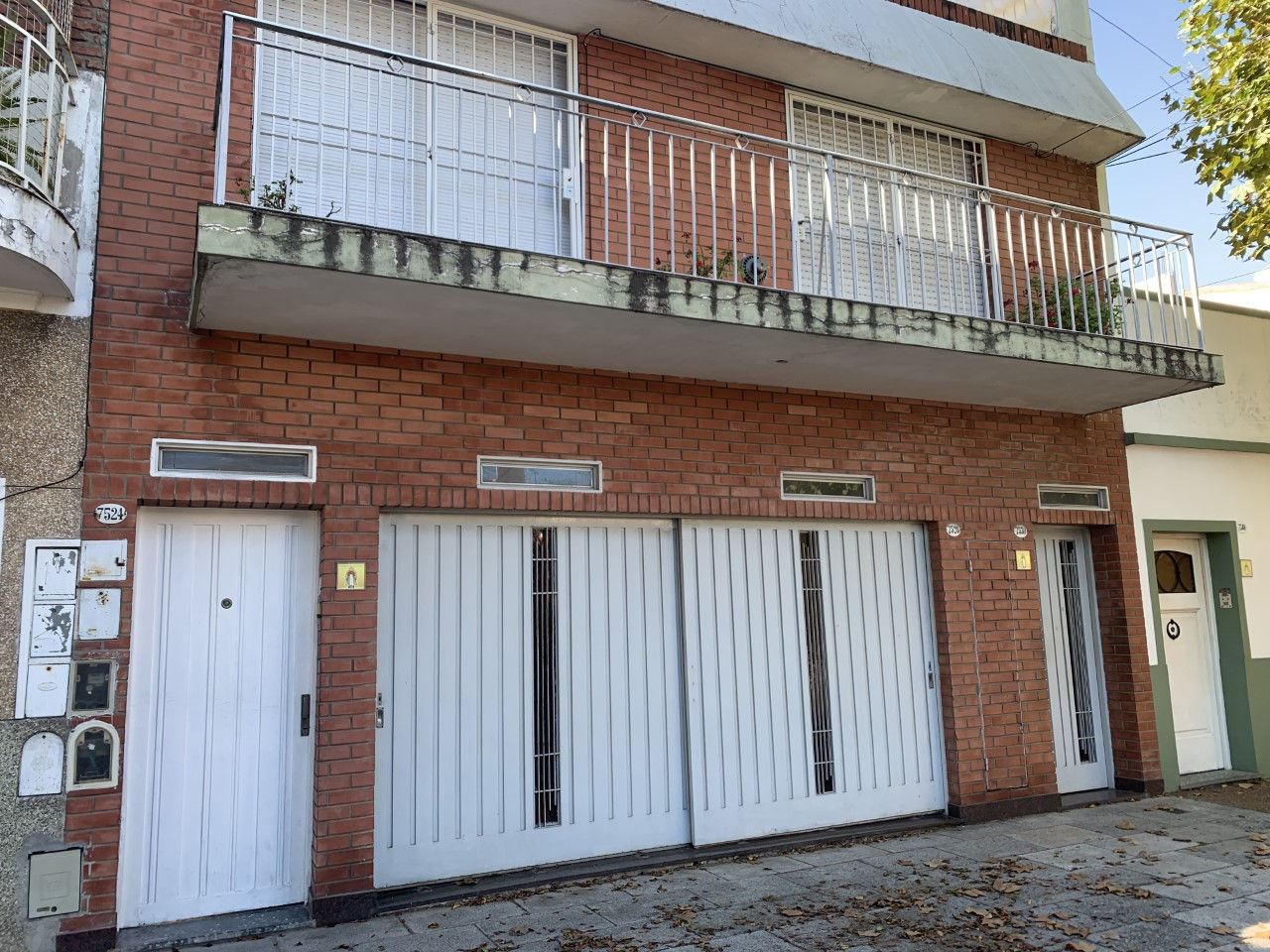 Garcia De Cossio 7524 , PB, PH 3 AMB. LATERAL CON PATIO