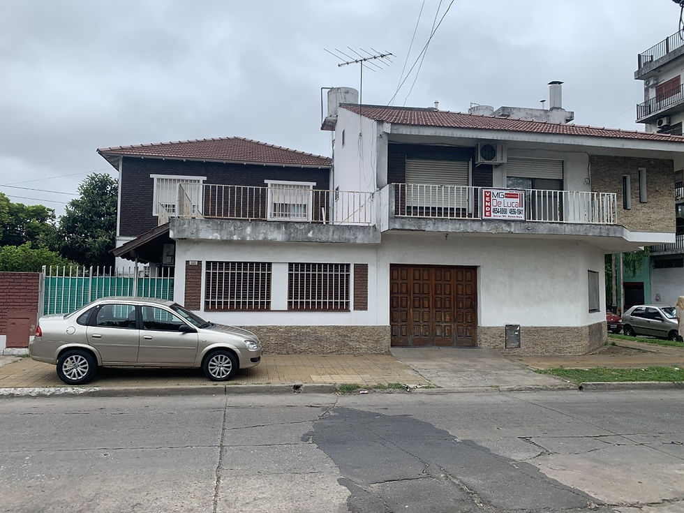 Miniatura: AVENIDA REPUBLICA 475 CASA 5 AMB. CON GARAJE CUBIERTO Y DESCUBIERTOS VARIOS AUTO