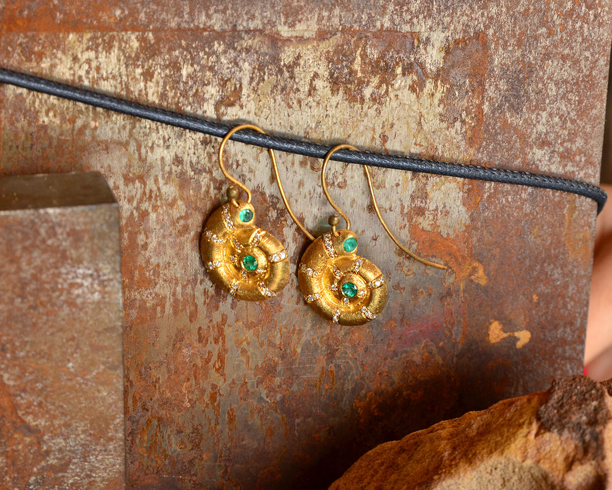 עגילי שבלול אמרלד