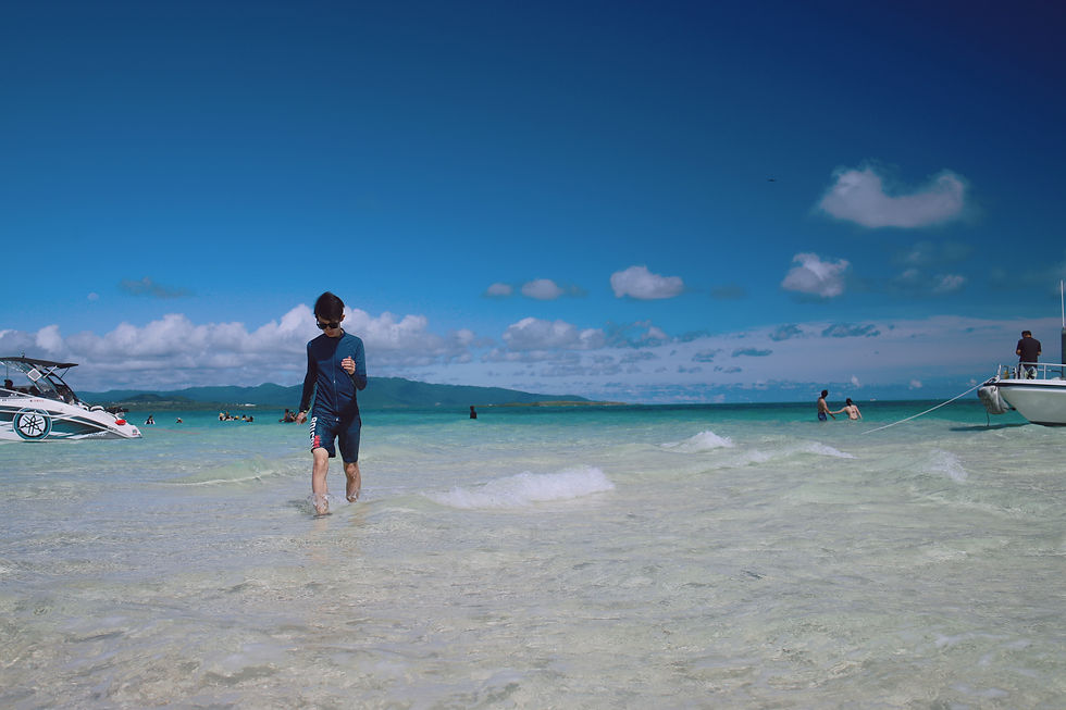 Original StarlitSeas white-sand beach photograph illustrating Ishigaki October–November travel; not a dated weather photo