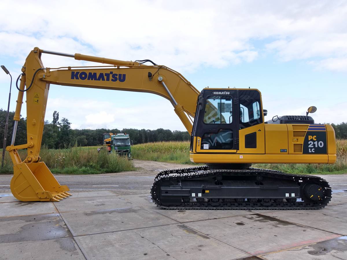 Excavadora Komatsu PC210-10